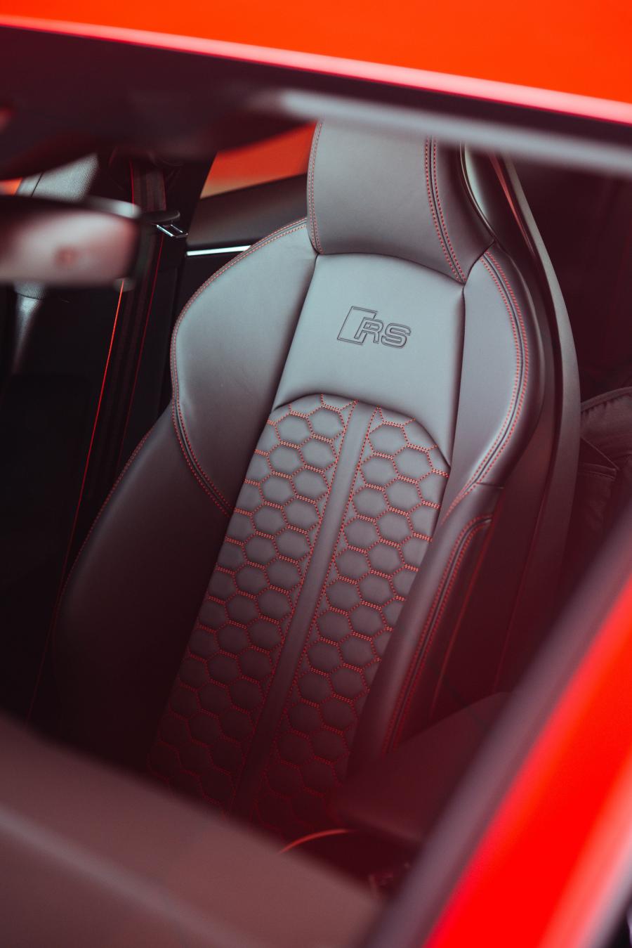 Интерьер Audi RS5 Sportback 2019 года  (AU) (фото 25 из 40)